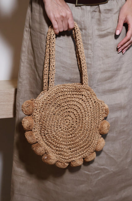 BOLSA DE MÃO EM RÁFIA TRANÇADA ESTELA