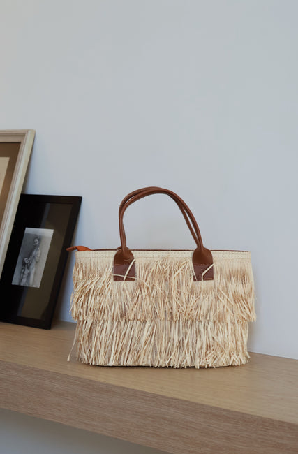 BOLSA DE PALHA COM ALÇAS EM COURO CÍNTIA