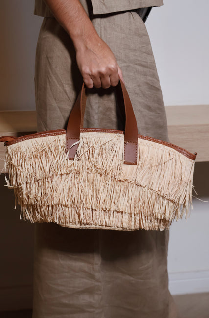 BOLSA DE PALHA COM ALÇAS EM COURO LÍGIA